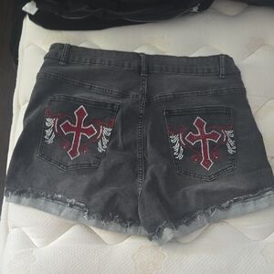 ROMWE High Waist Gray Shorts with Red Embroidered Cross